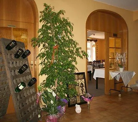 Hotel Zur Neuenburg *